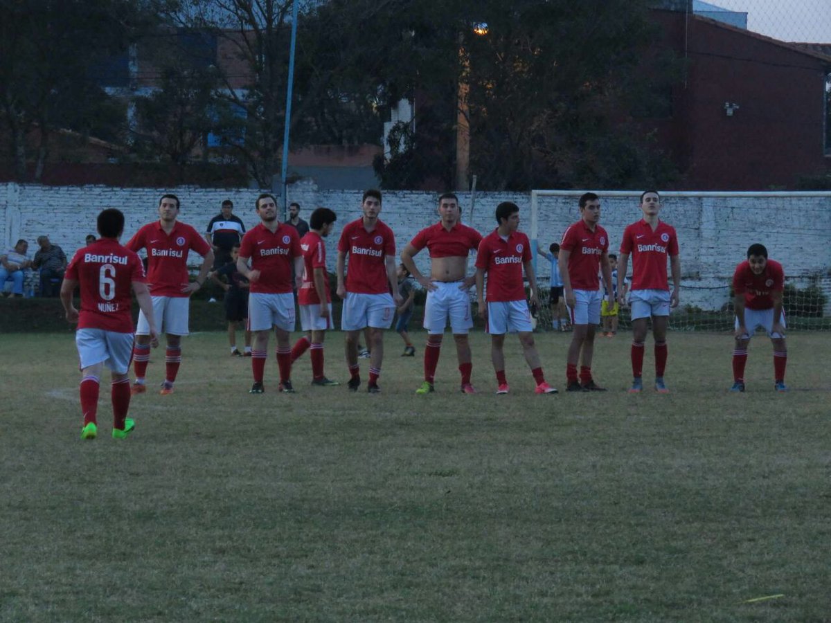 exasinter2015's tweet photo. Este plantel va en busca del Bi. 🔴🔴🍻🏆🙏 https://t.co/SoYVnrh7QG
