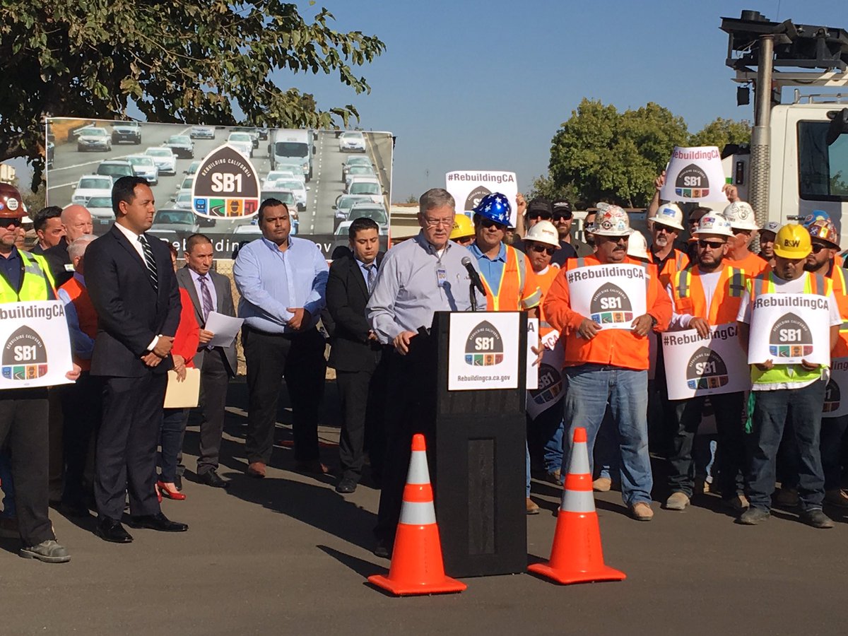 CaltransDist6's tweet photo. Kern County Dept of Public Works Dir. Craig Pope remarked on work already being done on local roads "SB1 is already here!" #RebuildingCA https://t.co/sHPOWvqiVA