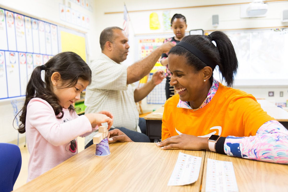 amazonnews's tweet photo. We joined 2,000 community members in Virginia to donate a #STEAM lab for @ScottScorpions elementary students. https://t.co/exnc2mTBj2