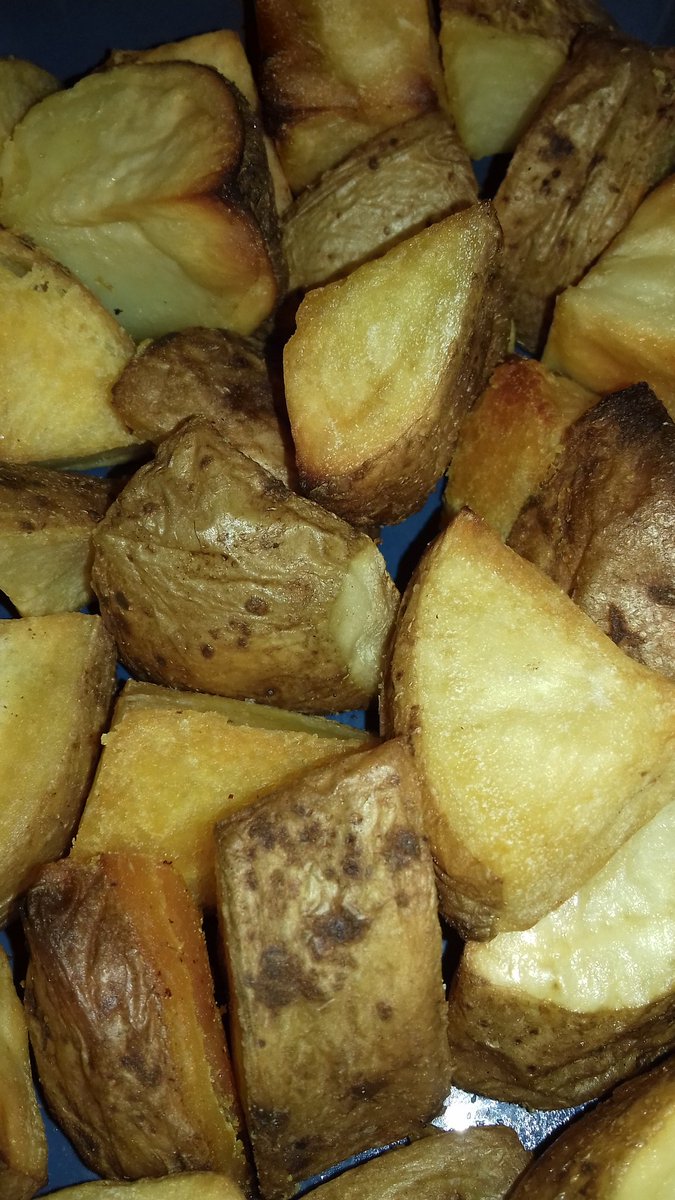 risburyrapeseed's tweet photo. #chilli potato wedges #chilli #rapeseedoil #tasty #bitofakick #flavourhit https://t.co/4fl7cOKswn