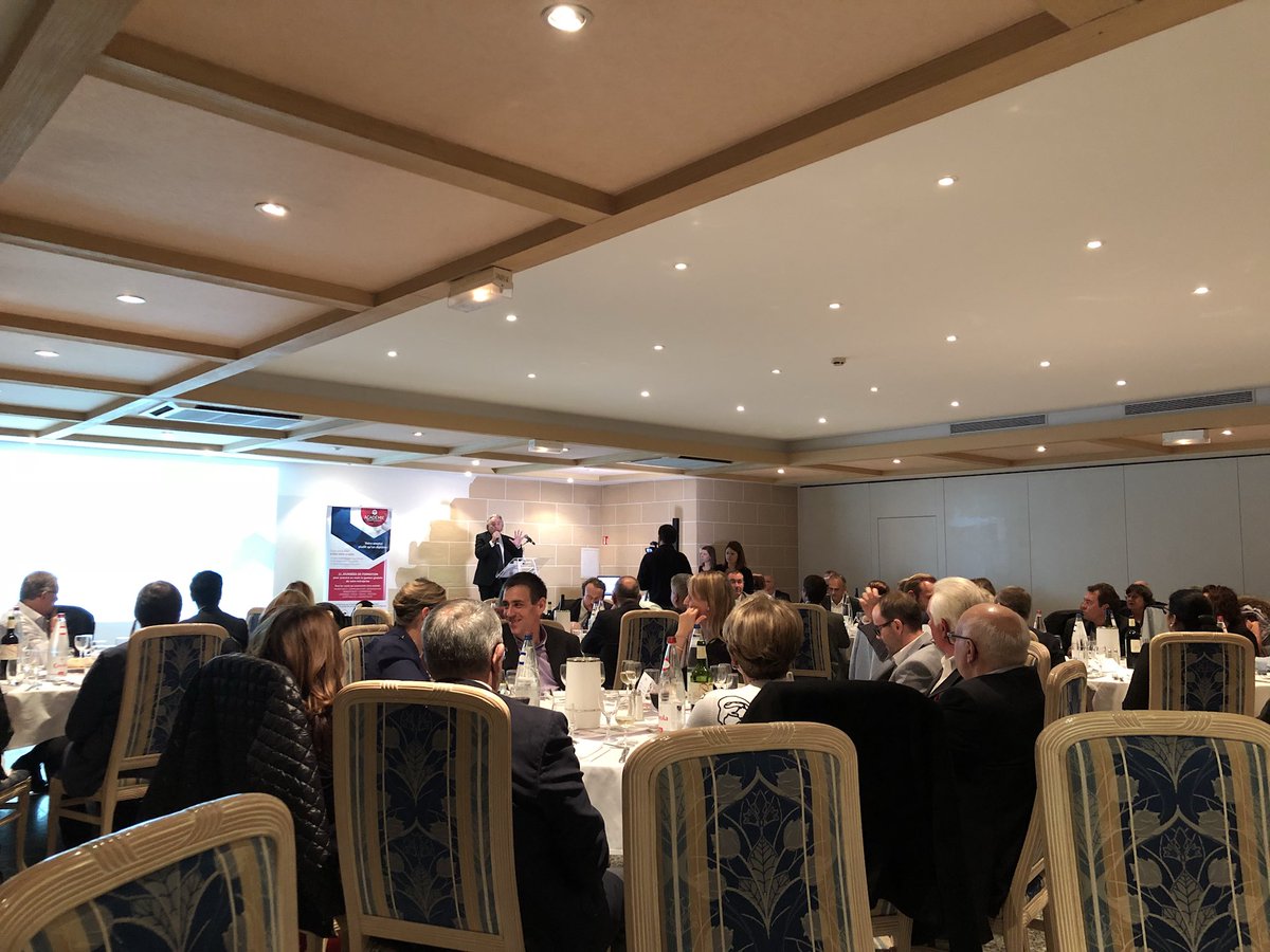 alsace_biz's tweet photo. Soirée de soutien à @VelcorexTextile pour son entrée en #bourse avec @Idee_PME https://t.co/EP33yzUvpD
