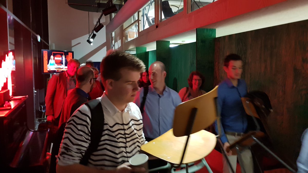 smc030's tweet photo. Kleine stoelendans, en nu door, come on bots! #smc030 https://t.co/HBeQm6CCW7