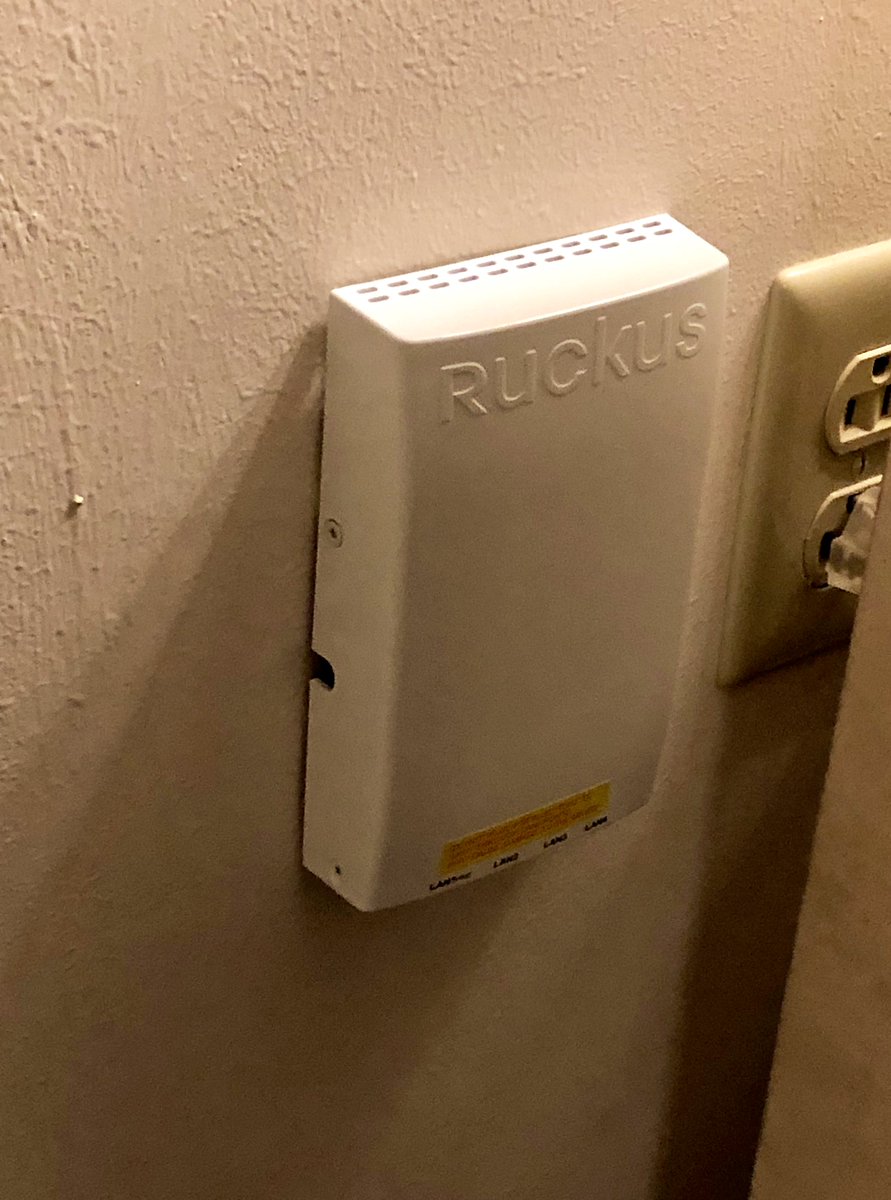 jshehan's tweet photo. H510 spotted in the wild, best connection I have had on the road in a while. #simplybetterwireless https://t.co/i4ukp1IaPW