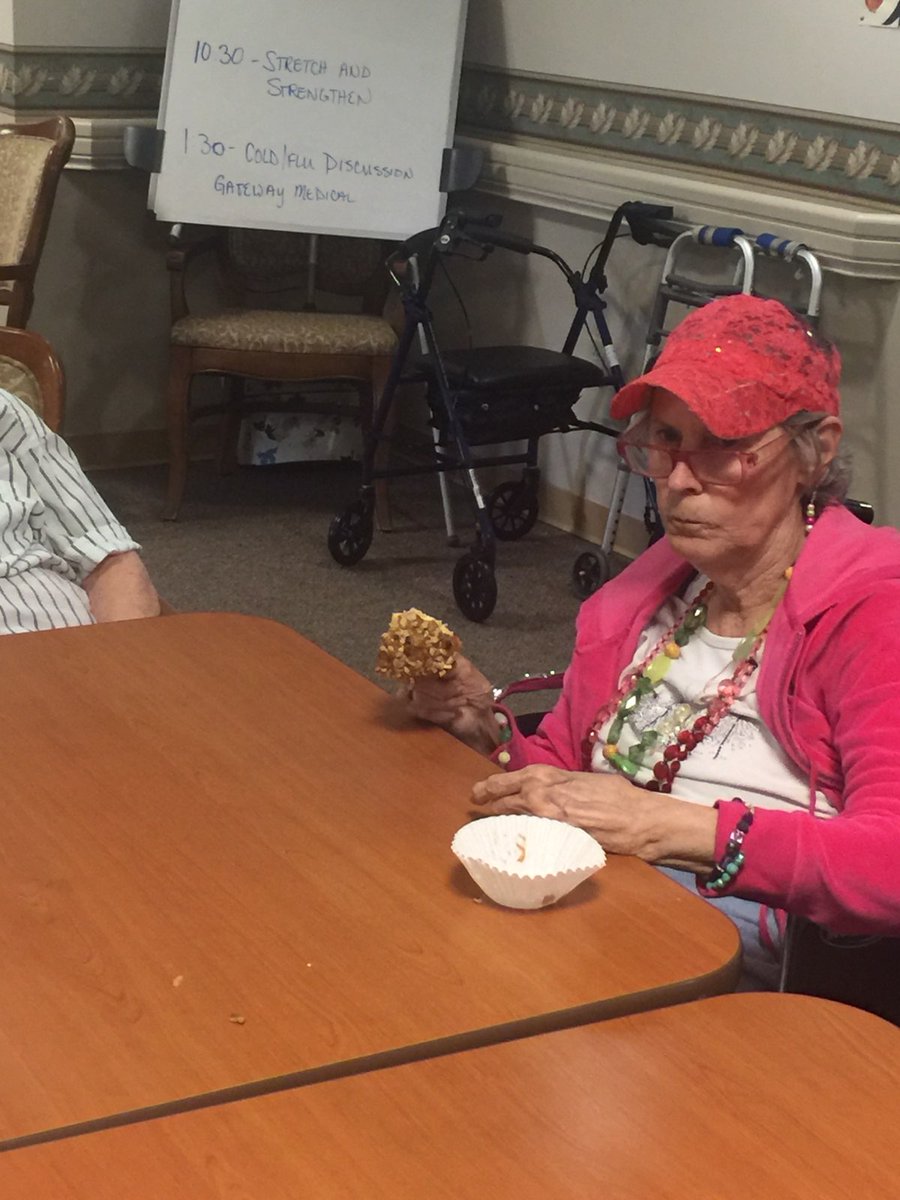 fountainviewLEC's tweet photo. Our caramel apple making venture was a huge success!!! They tasted so good too! #Frontierculture https://t.co/rvaN0gF1ic