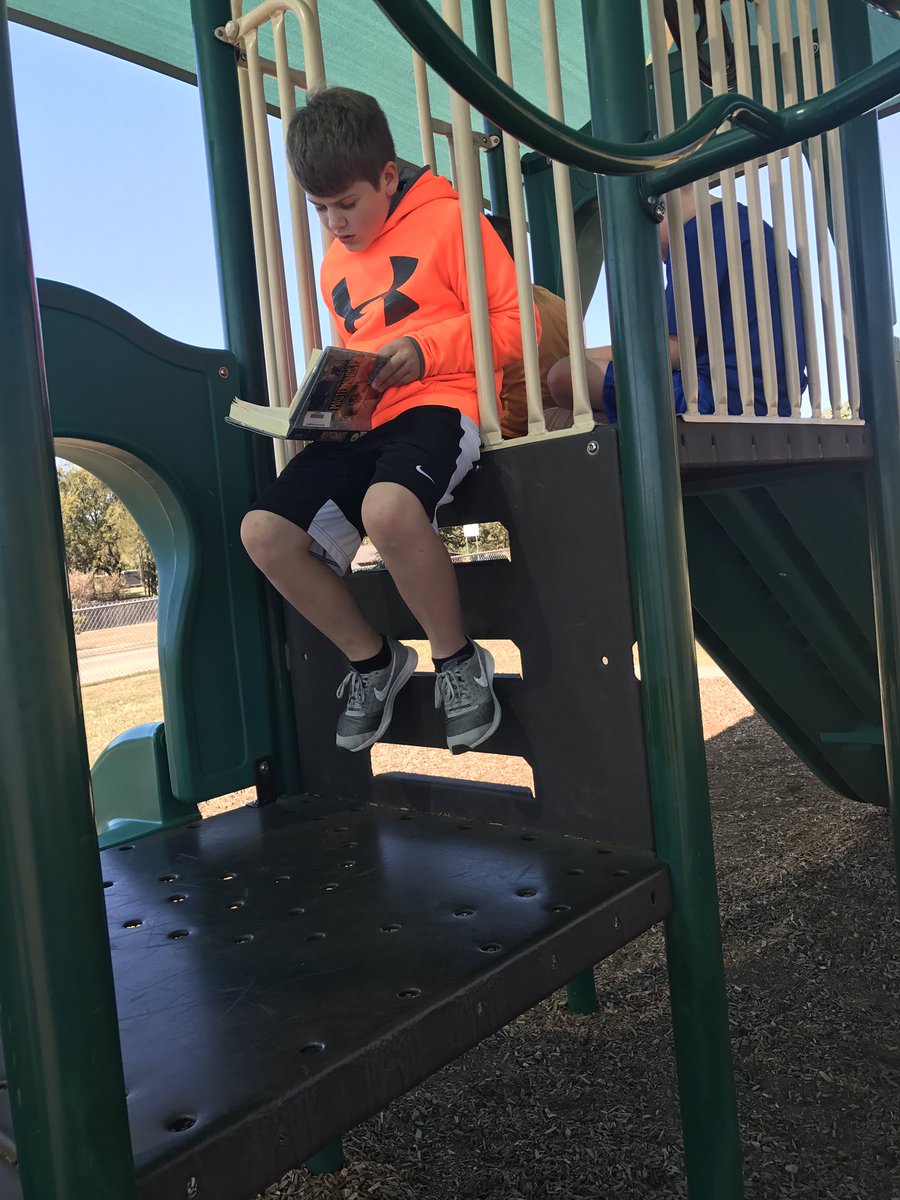 mrsritterBES's tweet photo. When the day is too pretty you just have to take your reading outside! @BESTexans #Texan2Step https://t.co/bLkOLLSUBG