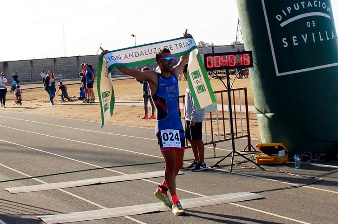 ACSearus's tweet photo. El palaciego Miguel Angel Muñoz Moreno vencedor del VI Duatlón Cross Ruta del Azahar, La Algaba, y campeón Circuito Provincial Duatlón Cross https://t.co/iXpyYKh8NG
