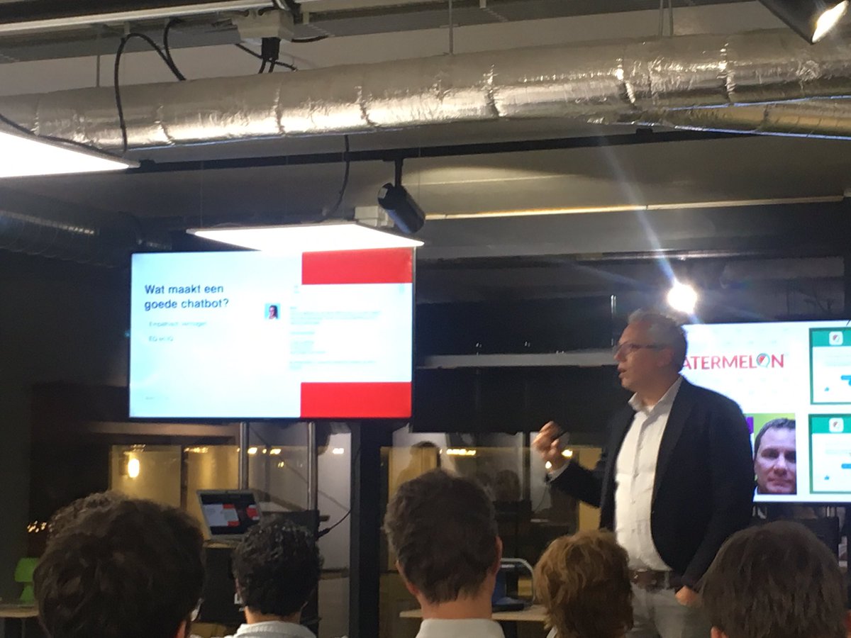 WatermelonHQ's tweet photo. Vanavond zijn we op het event van @smc030 om over chatbots te spreken. 🤖🍉 @disjoerd vertelt meer over de evolutie van #chatbots #smc030 https://t.co/PNnZVXXIFW