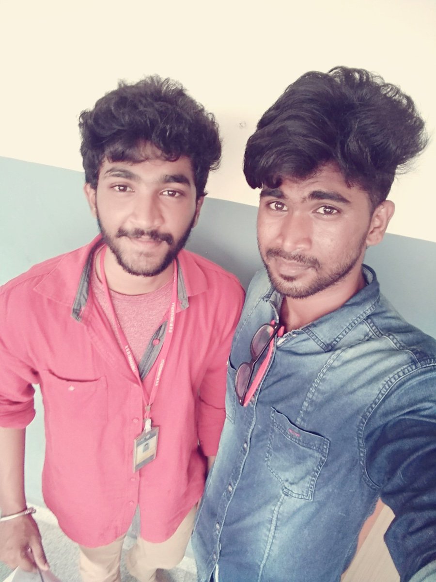 RozarRk's tweet photo. #fun #qualitytime #friends #tamil #srmite #sagittarius #srmites #viscomian #selfielove #lookingforfun #lovemyself #2017 #SelfieExpert https://t.co/GoZ1uFbCEQ