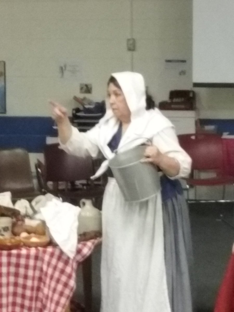 brewer_stella's tweet photo. #CarsonHouse #OvermountainMen 4th graders enjoying history @eastfieldglobal https://t.co/7UKbE4PVoF