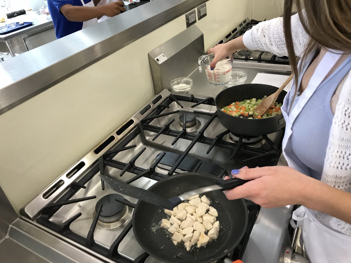 ShelbyMuha26's tweet photo. How do you spell Veloute? Is it Chicken Pot Pie? Because thatβs how we do it! #culinaryprep #mothersaucesunit https://t.co/KPHP53gB6s