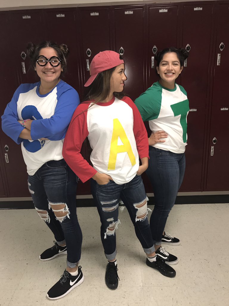 _shariannnnie's tweet photo. "ALVIIIIINNNNN" #HOCOweek17 #characterdat https://t.co/ajSCY12eVZ