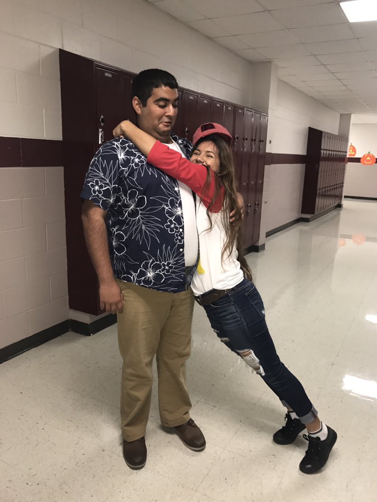 _shariannnnie's tweet photo. "ALVIIIIINNNNN" #HOCOweek17 #characterdat https://t.co/ajSCY12eVZ