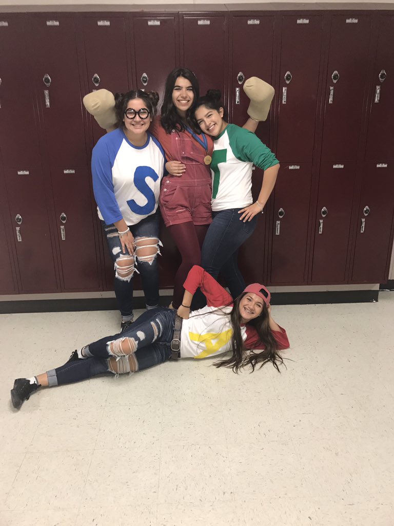 _shariannnnie's tweet photo. "ALVIIIIINNNNN" #HOCOweek17 #characterdat https://t.co/ajSCY12eVZ
