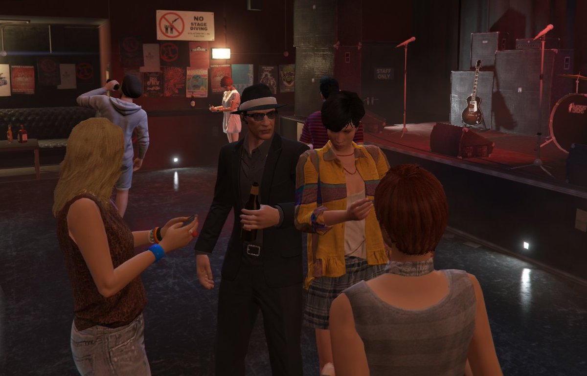 UnityV_RP's tweet photo. Beaucoup d'arrivées en ce moment sur le serveur ! Mais nous recrutons toujours pour accompagner @Hashe83 au bar ! https://t.co/ieiZ85cL98 https://t.co/fqndIU3Zt2