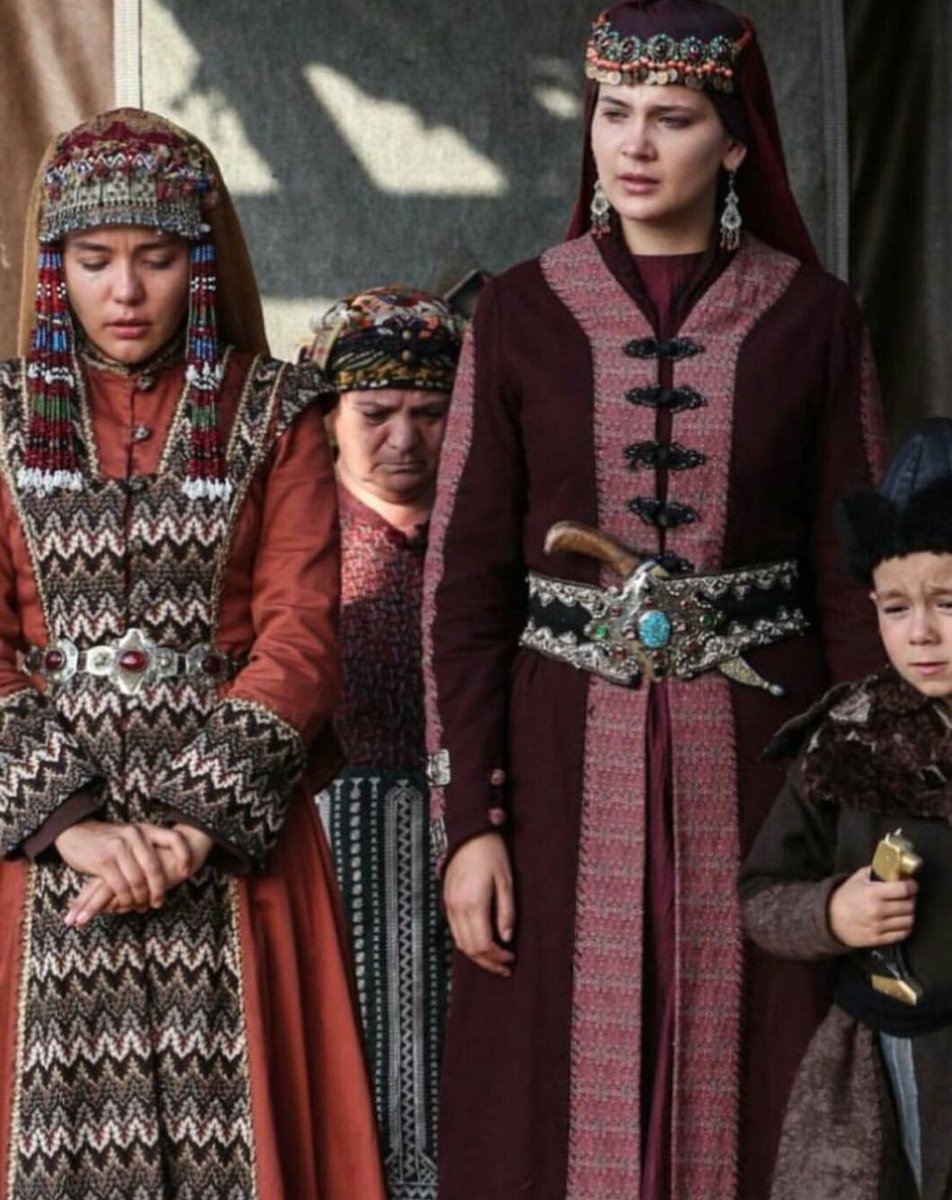 Hasretle beklediğimiz gün geldi hepimize iyi seyirler #dirilisertuğrul <a href="/GyulsimAli/">Gülsim Ali</a>