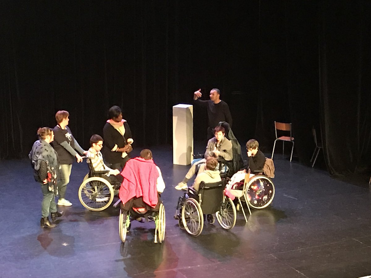 FleuretMarc's tweet photo. Les ateliers #Handiart ont permis à plus de 100 personnes en situation de #handicap de partager des moments de bonheur @Chateauroux36 https://t.co/SI8fC41Rky
