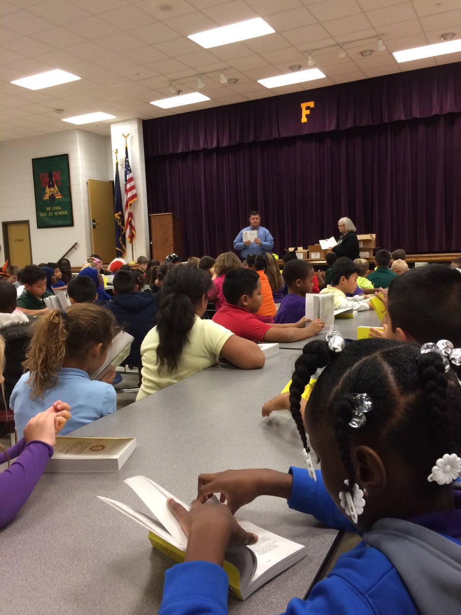 Principal__FES's tweet photo. OLD SCHOOL Thank you Rotary Club for our dictionaries! #FairdaleWorld #JCPS https://t.co/EAbVnxcf0p