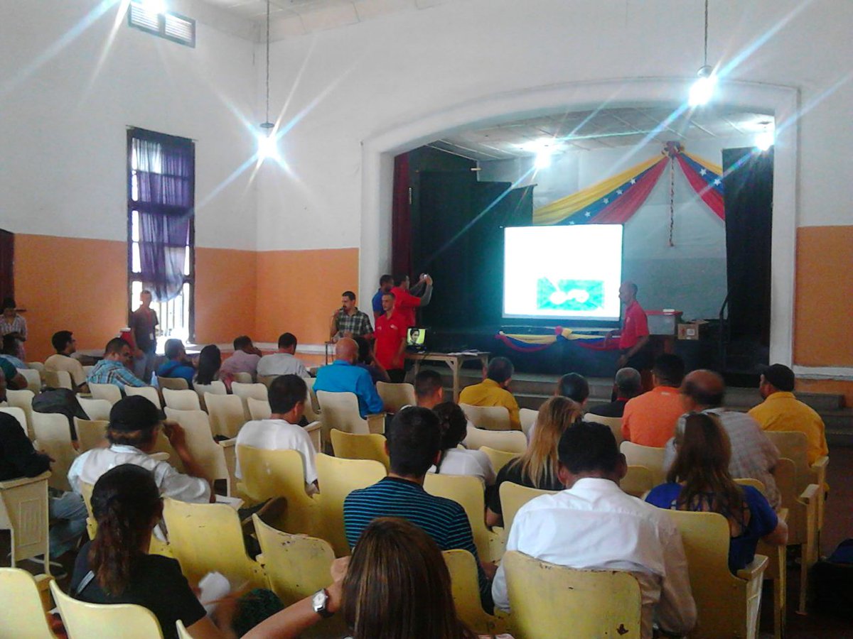 mineducacion_ve's tweet photo. #Aragua Desde la UENB República de México se realiza la formación de Robótica Educativa con la participación de los Edo #Carabobo y #Cojedes https://t.co/gCbZ7b6eyf