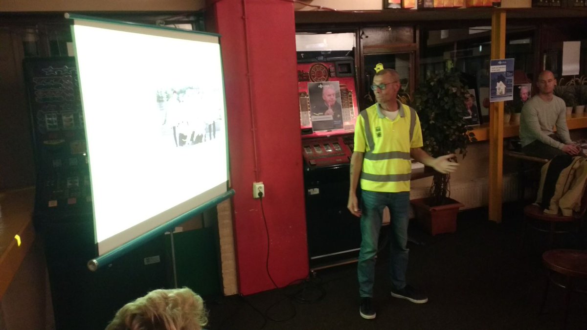 Pol_EKoster's tweet photo. Voorlichtingsavond #Diepenbuurt #inbraakpreventie met @HVCapelle, @Buurtpreventie6, @JPdeVreede, @Havensteder. Ziet u iets verdachts?bel 112 https://t.co/7UXSnSq9eI