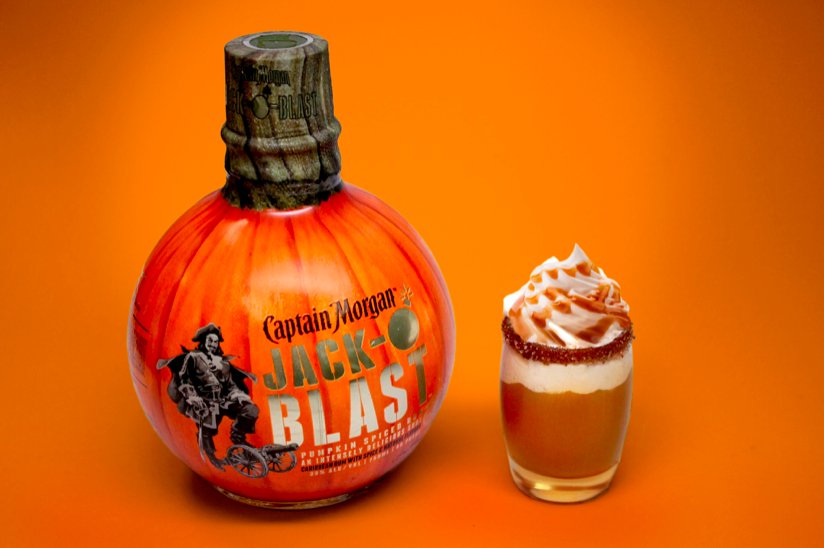 DrinkInAmerica's tweet photo. No matter how lame your #Halloween costume is, you'll always win with these @CaptainMorganUS Jack-O'Blast cocktails. https://t.co/FyNQtEH7Bm https://t.co/fsvrjqg2iU