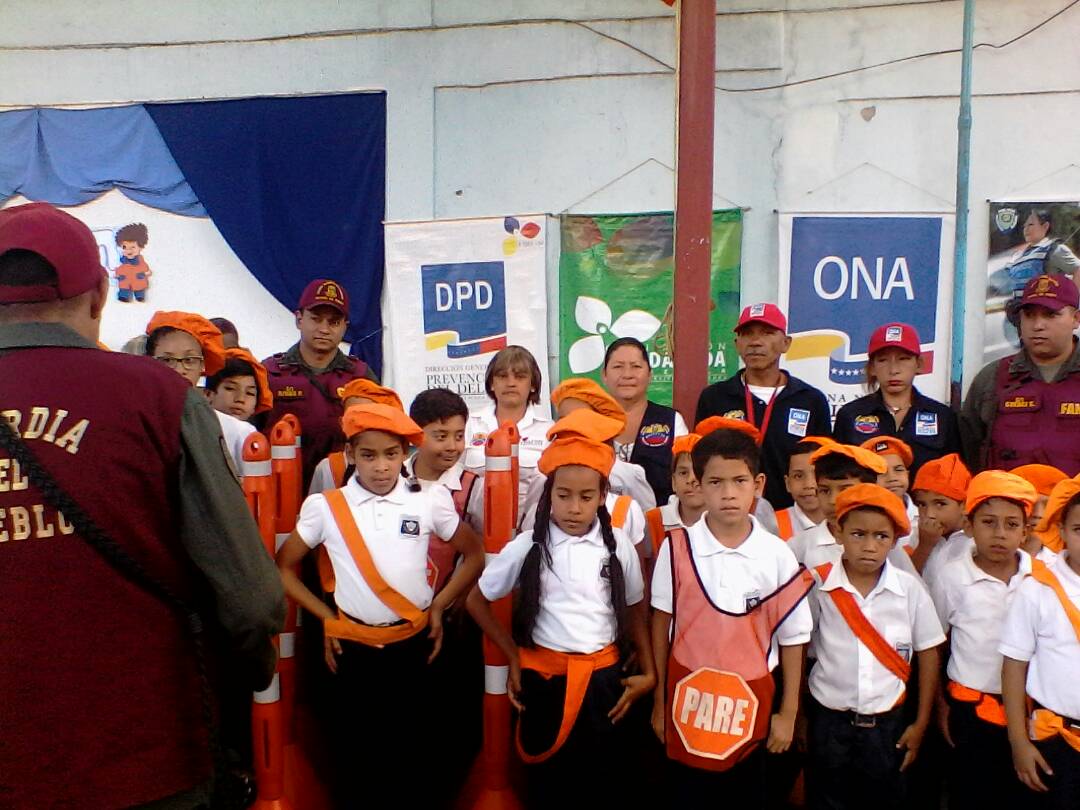 DPDMiranda_'s tweet photo. Frente preventivo del @MIJPVenezuela participa en Jornada integral realizada en U.E.N.Dr. José de Jesús Arocha en Petare #SomosDPD https://t.co/H57QcVqAxs