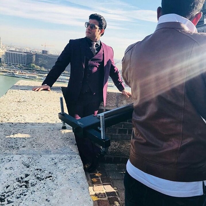 _XRiaX_'s tweet photo. #KP
Old Classy RKB๐ฅ๐ฅ
Damnn He s killing it๐๐
#HotNSexyPatel
#KillerLook #CharmingPersonality
#YHMInBudapest #PostLeapLook @TheKaranPatel https://t.co/Dqu7CihbzP