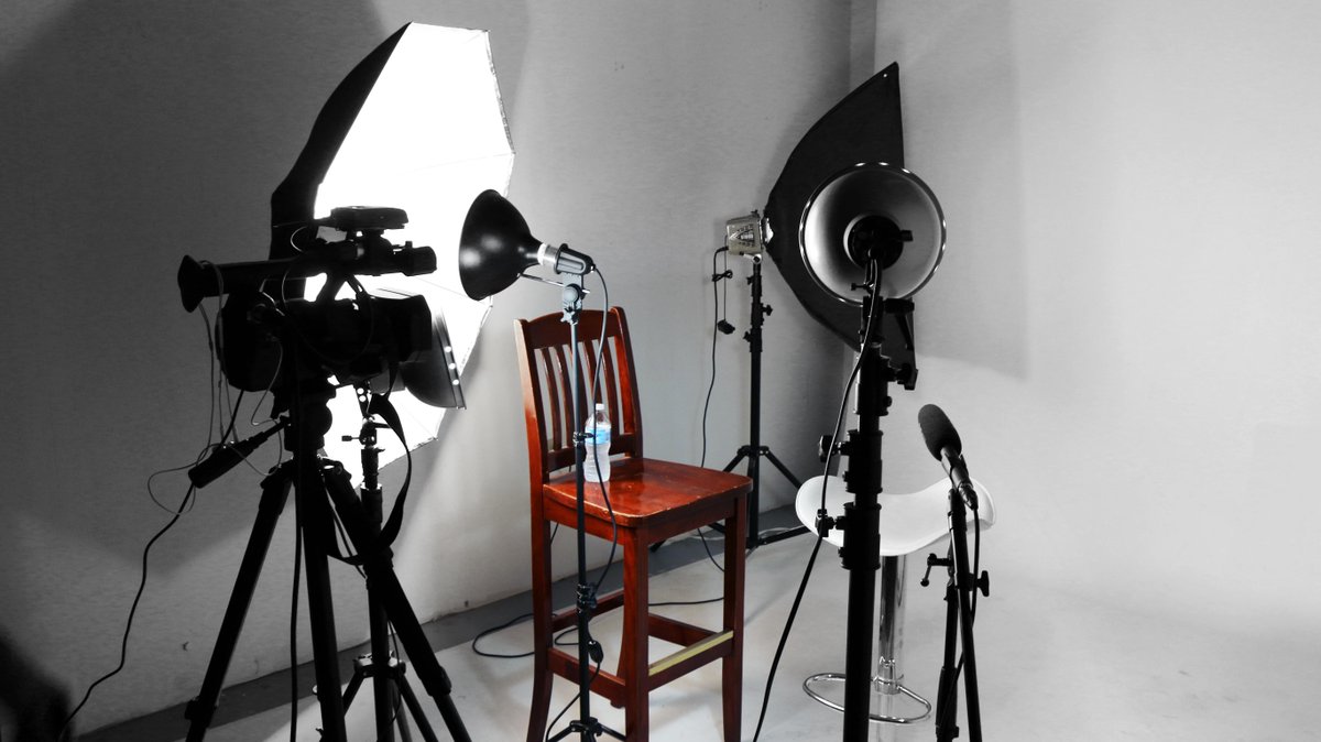 Setting up the studio &amp; getting ready for the #interview with our cofounder. 

#behindthescenes #studio