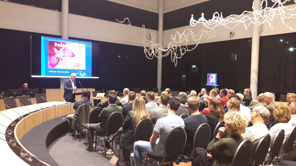 keesvangeffen's tweet image. Goed gevulde Raadszaal bij 1e bedankavond evenementenorganisatoren @DatisOss  #trots #reuring #partnerschap