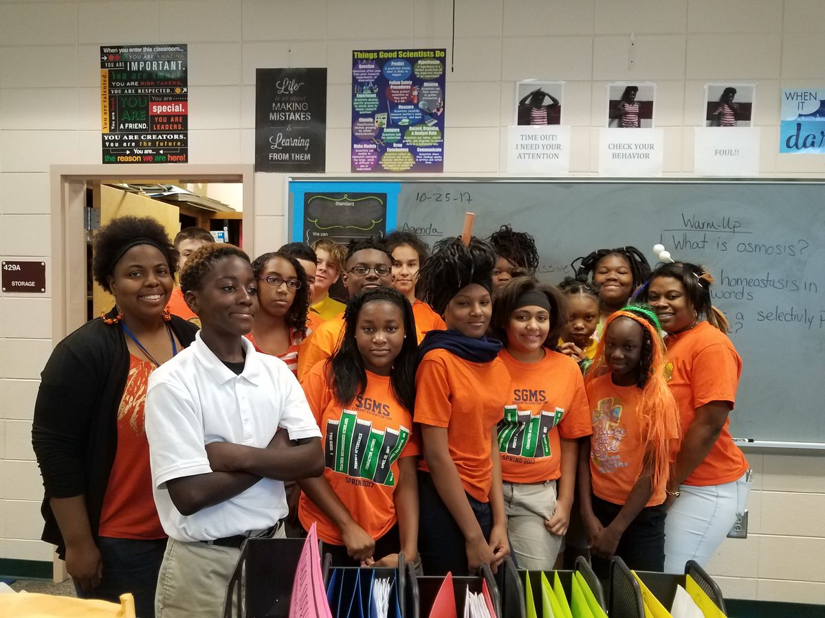 ken_mar7's tweet photo. Team7-1 #RedRibbon #SGMS #YourFutureIsKeySoStayDrugFree #LCSSUNITYDAY #WildAboutBeingDrugFree #SoaringEagles https://t.co/vif8vtjEo5