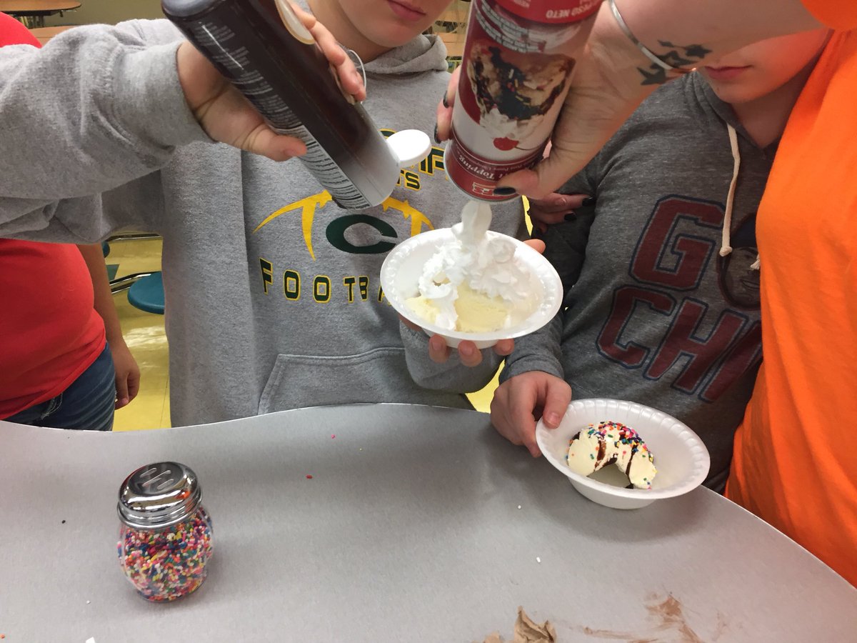 colomajhs's tweet photo. 8th graders cerebrating their win in #CompassionGames with some Ice Cream! #ChooseKindness #BeKind #CometPride #YouScreamIScreamWeAllScream https://t.co/ejwFCtsu2N
