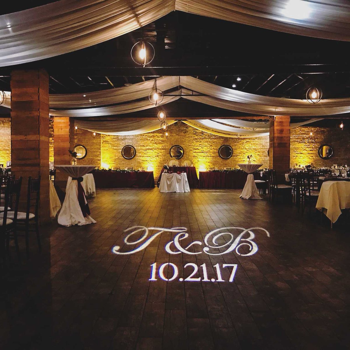 Mode_Events's tweet photo. Congrats to Brenda and Tommy! An amazing crowd dancing from beginning to end! Thank you for having us DJ! #modeevents #dj #weddingdj https://t.co/4pLmlYgcQa