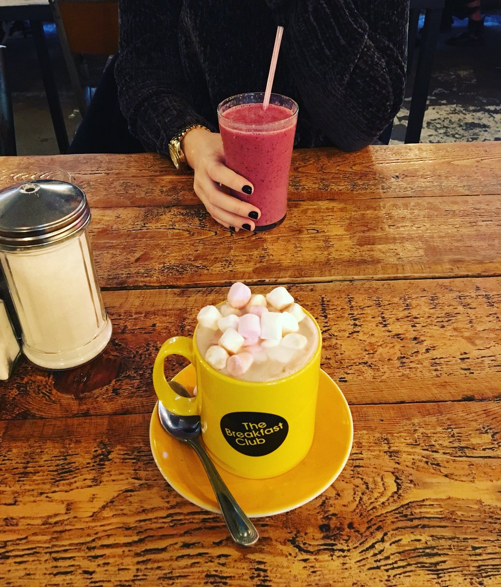 PhoebeBBrown's tweet photo. Autumn winning with @ZannaMercer #hotchocolateislife https://t.co/4cjws7e0YB