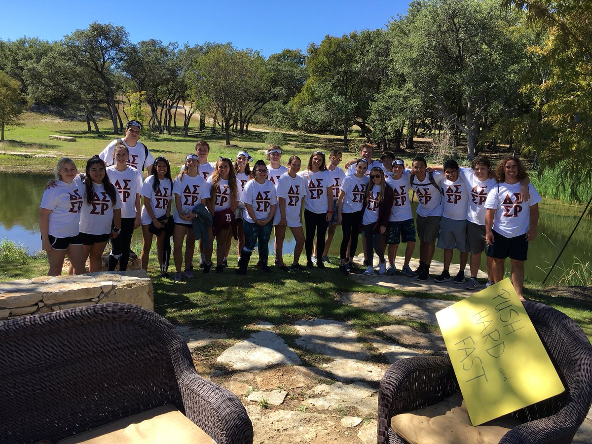 Mrs_KVannoy's tweet photo. Senior Retreat 2017 ❤️#hexagonalpattern https://t.co/ji6rd3ziZY