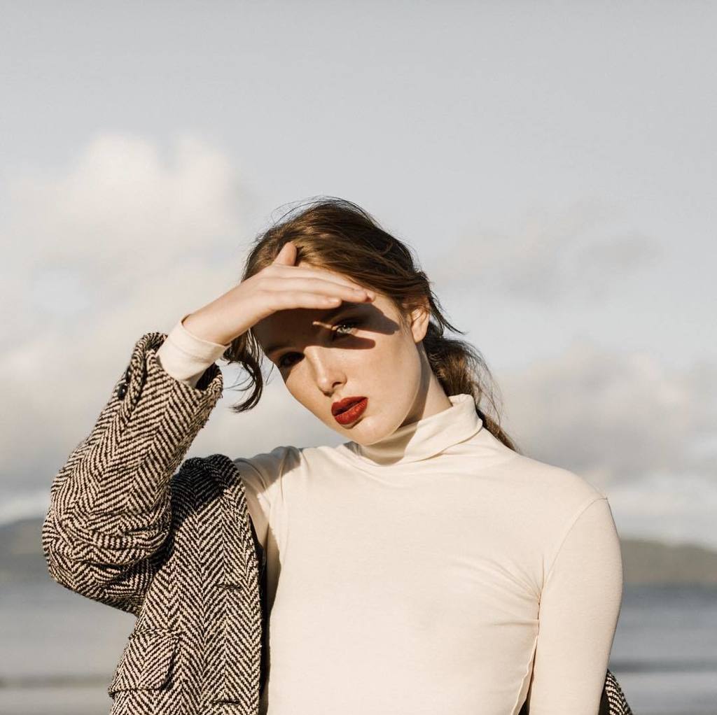 alabaster fitted turtleneck 