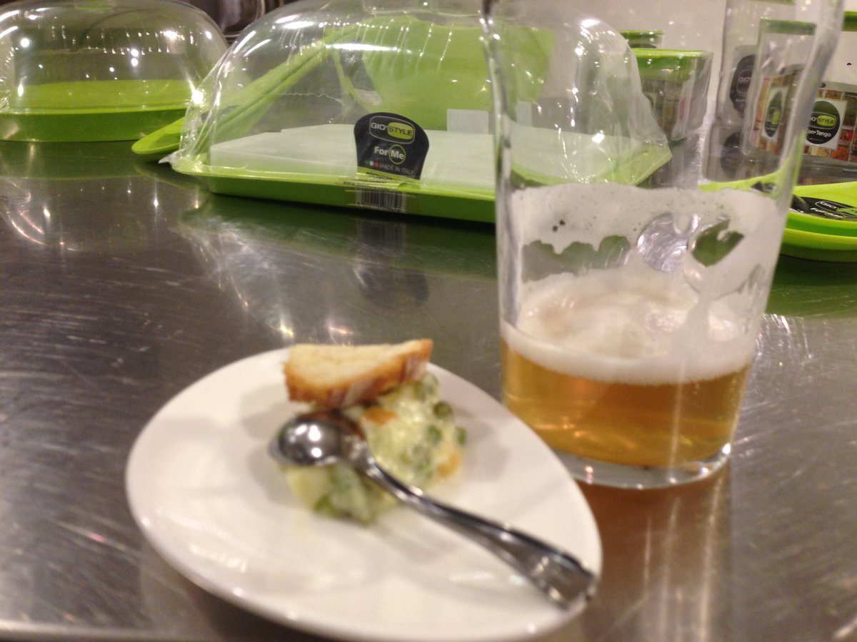 NadiaToppino's tweet photo. @GioStyleItalia #giostyle ne abbiamo???!! #ricette #green con #lisacasali a @InKitchenLoft con #birre #exfabrica #degustazione #cibo #salute https://t.co/bNjXQXCPd1