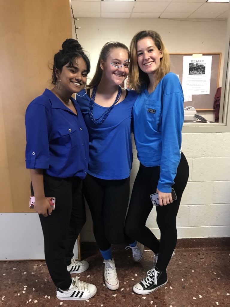 BCRAMMOUNTAIN's tweet photo. juniors during color wars today!!!ππ #bcspiritweek @BCHSprincipal @MrBroderickBCHS https://t.co/4MkHWQ2WHI