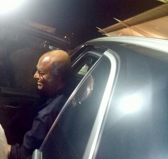 byramks's tweet photo. #Thalaivar #Superstar #Rajinikanth #Chennai #Airport #Dubai #2Point0City #Grandeur whatever the level be, he stays rooted #Simple #only1 https://t.co/hWYcUSEQRD