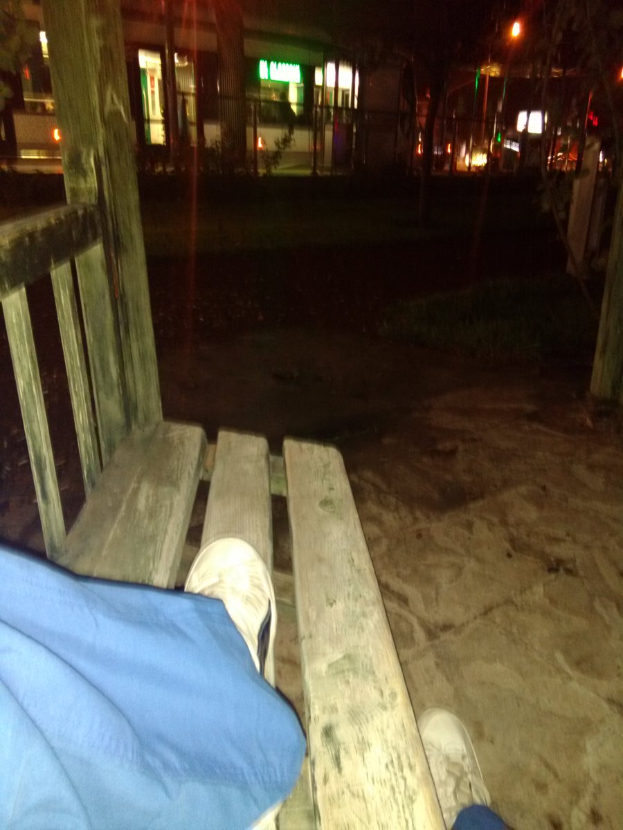 eğer ki tutunacak 1 damlalık medet de yoksa adama dar gelir oturduğun o tahta bank