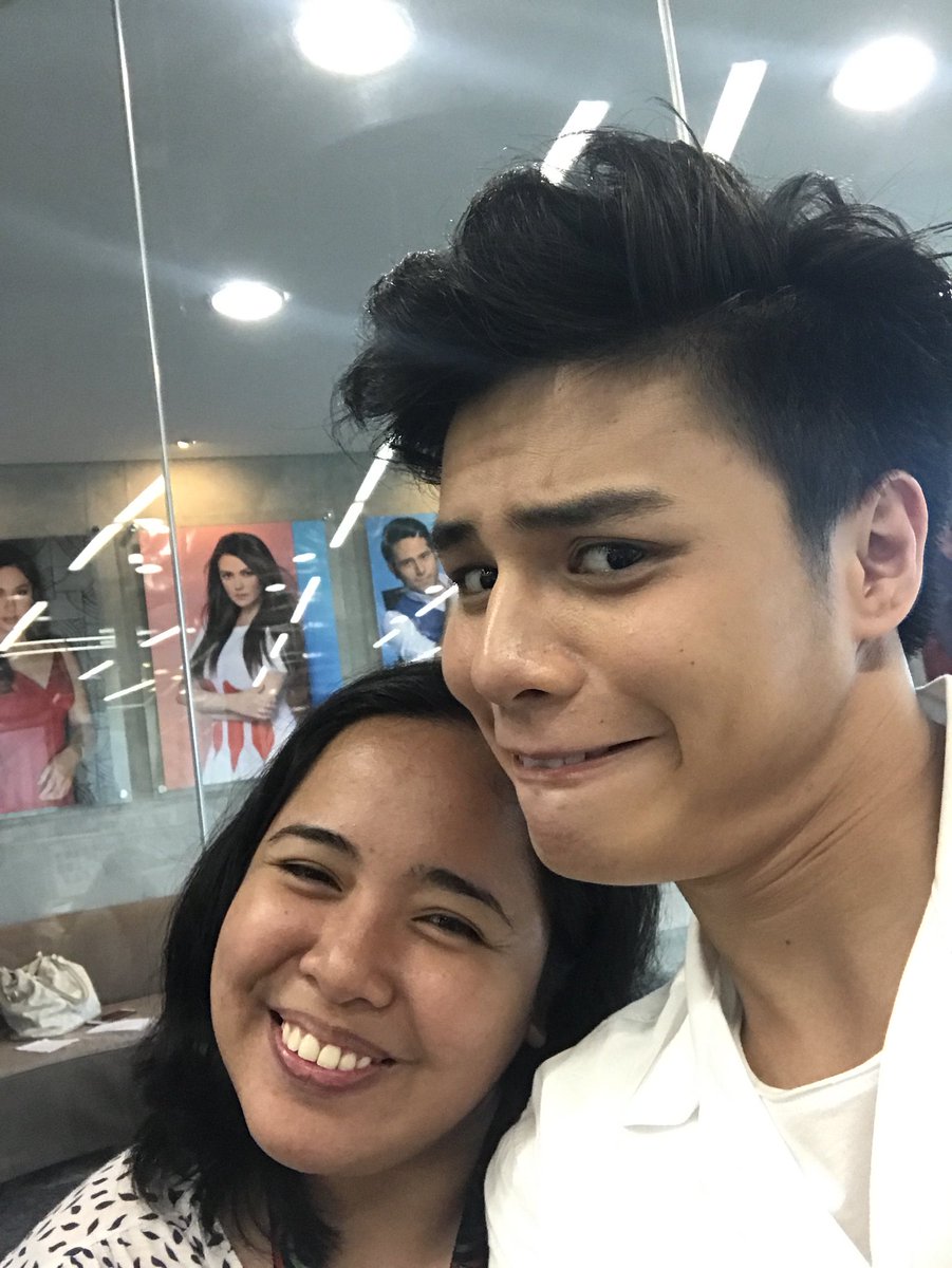 MissHappyWriter's tweet photo. Happy happy birthday oppa, @iamr2alonte!!! Love kita kahit minsan ayaw mong imulat ang mata mo chos 😜🎂🎉🎁 https://t.co/m1ChVKotwl