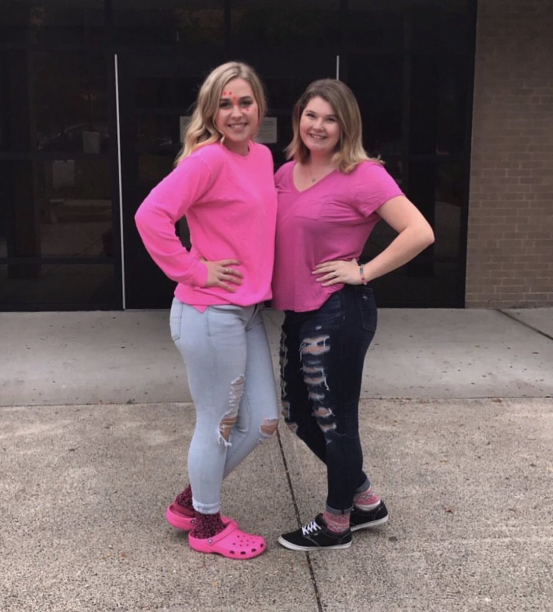 BCRAMMOUNTAIN's tweet photo. seniors during color wars!!! ππ #bcspiritweek @BCHSprincipal @MrBroderickBCHS https://t.co/WWrbwGpbMG