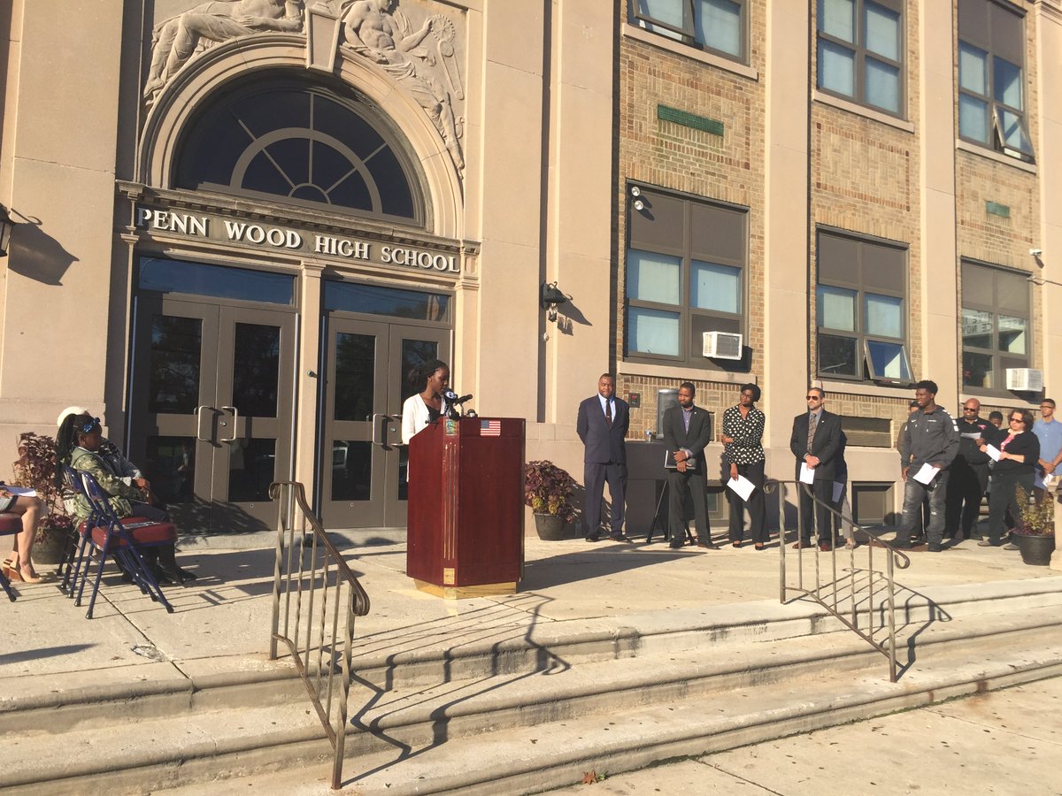LegisDCIU's tweet photo. William Penn SD students &amp; community advocates read from the PA Supreme Court decision sending the #FairFunding lawsuit back to trial https://t.co/JAIDiJKCKu