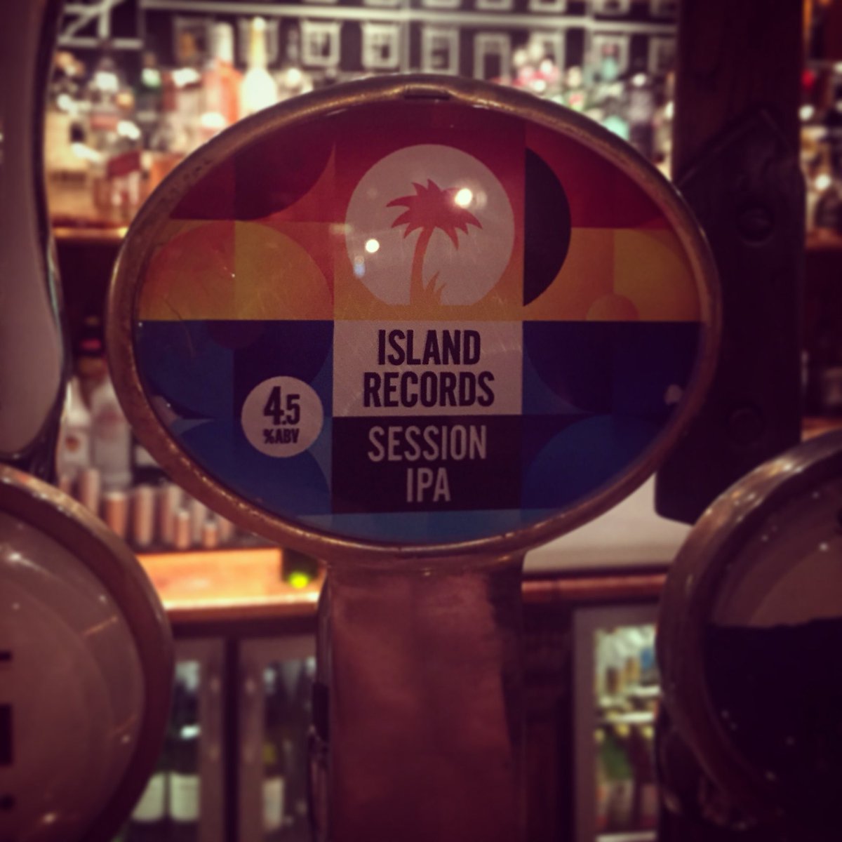 Curt_Jones23's tweet photo. Now serving @irsipa @Oldcustomshouse. Beautiful session IPA is packed full of flavour. Won’t be on for long folks, just 1 barrel. #fullers https://t.co/7O1DbOaTK7