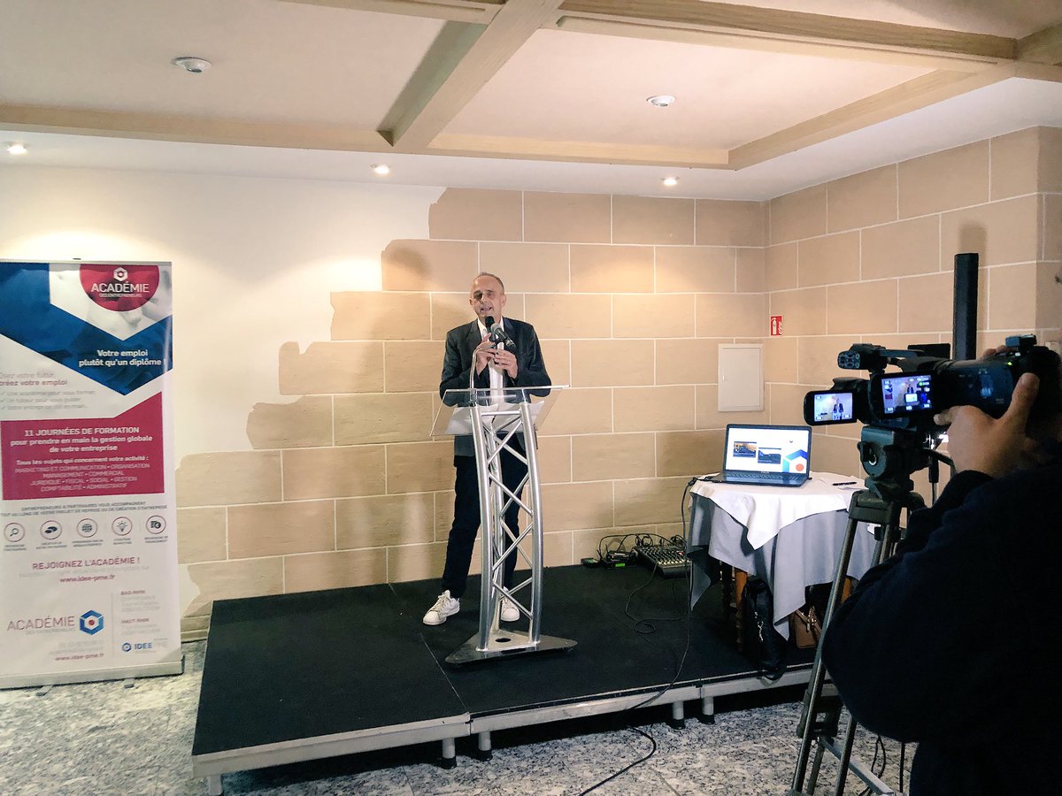 Discours de Pierre Schmitt @VelcorexTextile <a href="/TissagedChaumes/">Tissage des Chaumes since 1808</a> <a href="/philea_textiles/">Philea Textiles</a> @chemise_lang lors de la soirée de soutien <a href="/Idee_PME/">Idee-PME</a> #textile