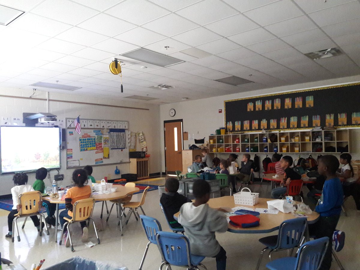 MrsBiteng114's tweet image. We&apos;re back in class eating lunch and watching a movie.  We had a great time at today&apos;s field trip! #TriangleKinders #PumpkinPatch