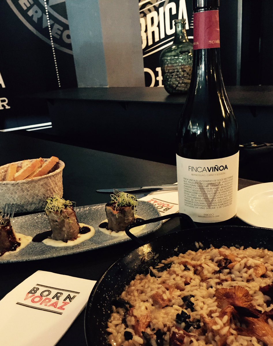 PazoCasanova's tweet photo. Finca Viñoa Tinto en Barcelona, en el barrio del Born..!
Que buen maridaje con ese pedazo de arroz con setas..! 😋😋😋
 @BornVoraz @FincaVinoa https://t.co/kOKNFoHrF2