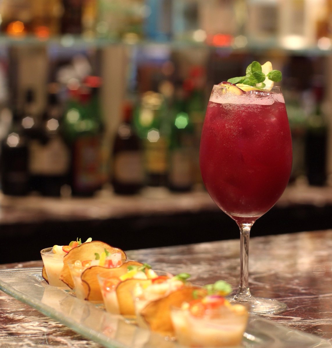 ¡Sol en Buenos Aires! Hacele frente al calor con nuestros tragos de autor y unos bocados para acompañar. Informes: 4114-3433 #AlvearMoments