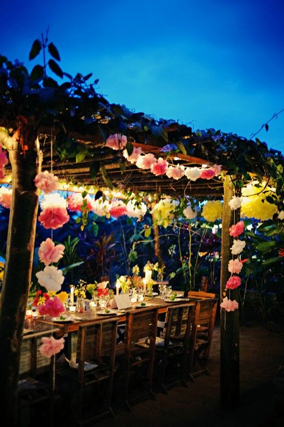 itsEvilGirl's tweet photo. @That_EvilGirl @altEvilGirl up outside of their party location: a more upscale luau lounge. Torches light the way, and there are two areas: one is a private table for https://t.co/bZyP9dWaF1