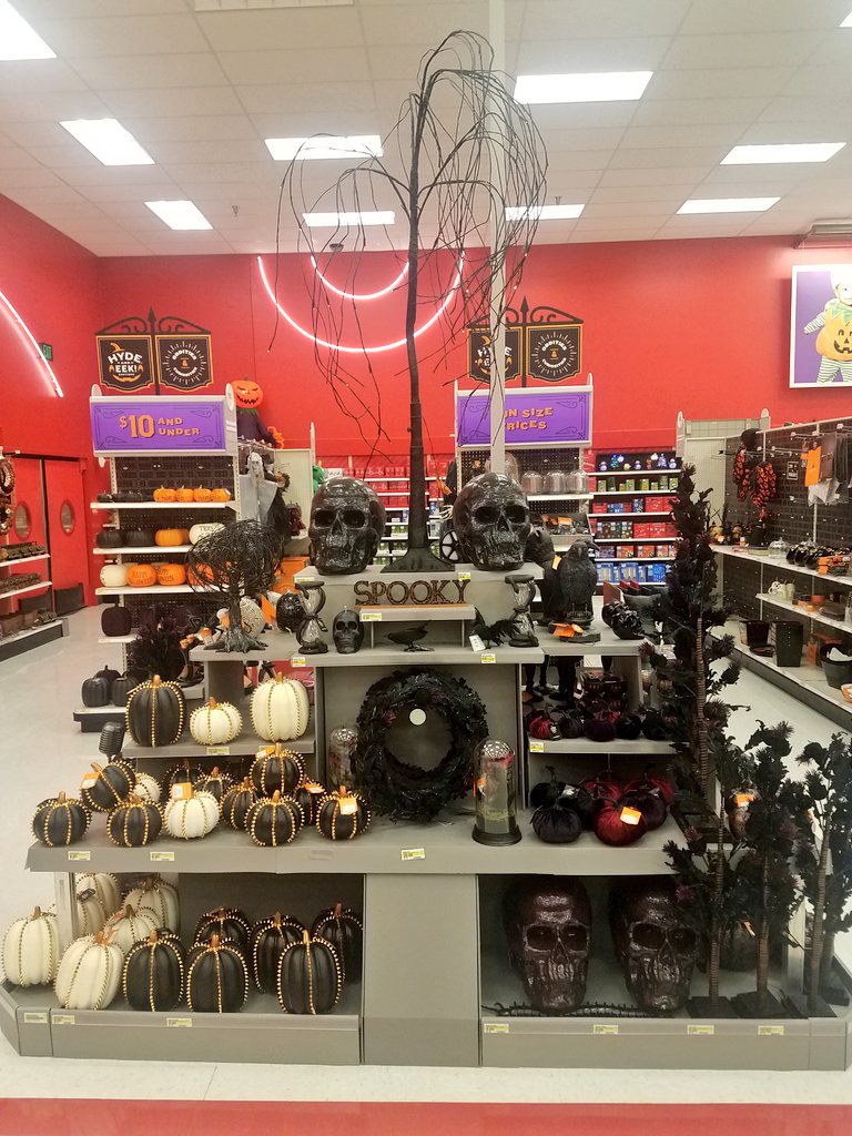 InMyFashion's tweet photo. Don't wait til the last minute to get your #Halloween stuff from @Target! #FlextoFill #vml @ColonJosian @JayYezzi @CSchengber @holt_kelsey https://t.co/Xuf2IjKliH