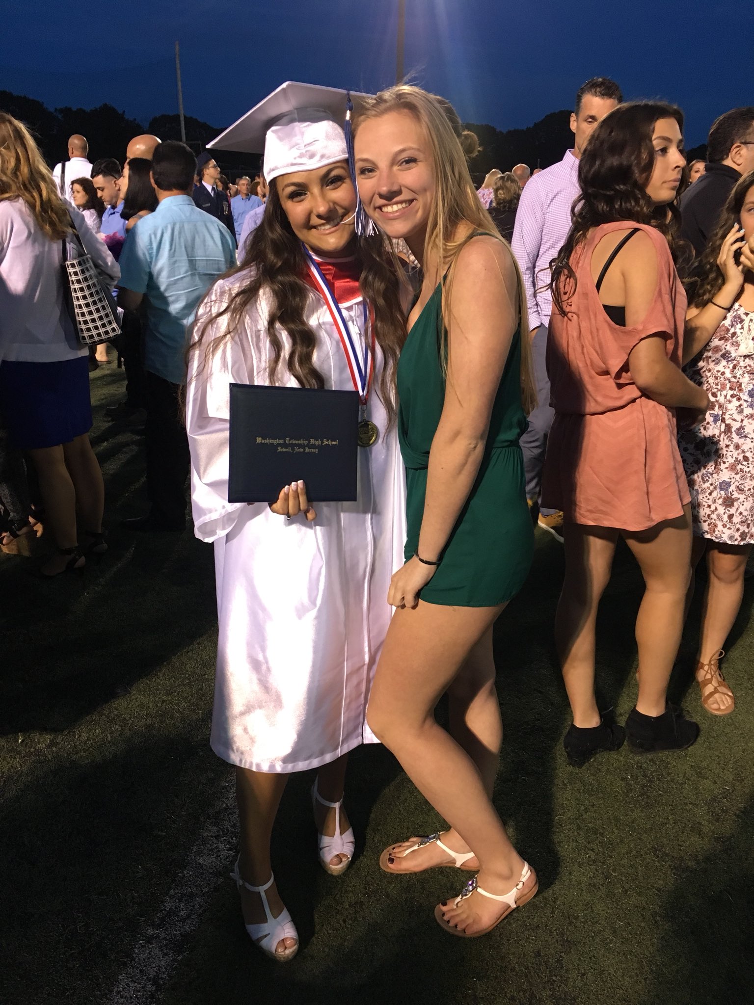 Happy 18th Birthday to my Nelly LOVE YOUUUU            Thanks for being my bestie 