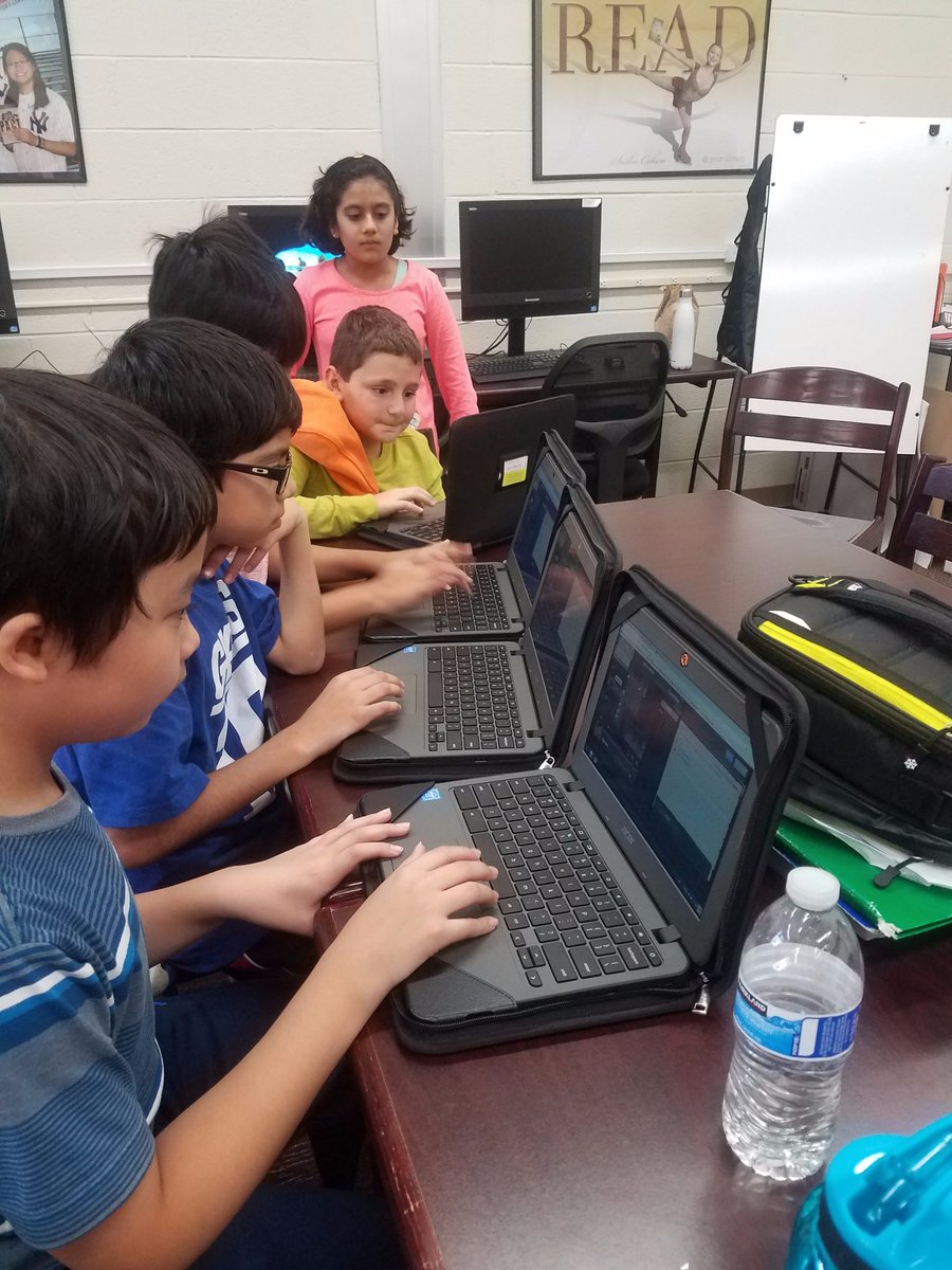 EHTSDistrict's tweet photo. Coding at East Hanover Middle School! #CoderClub #coding #LearntoCode @principalehms @MichaelCalomin0 https://t.co/Tnc4SIMGEe